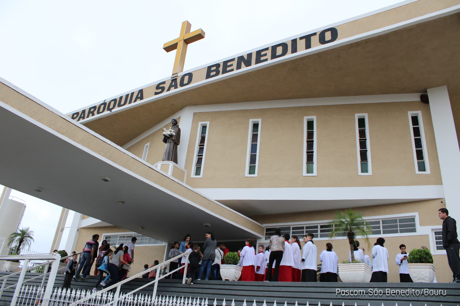 Fachada da Paróquia São Benedito no Domingo de Ramos